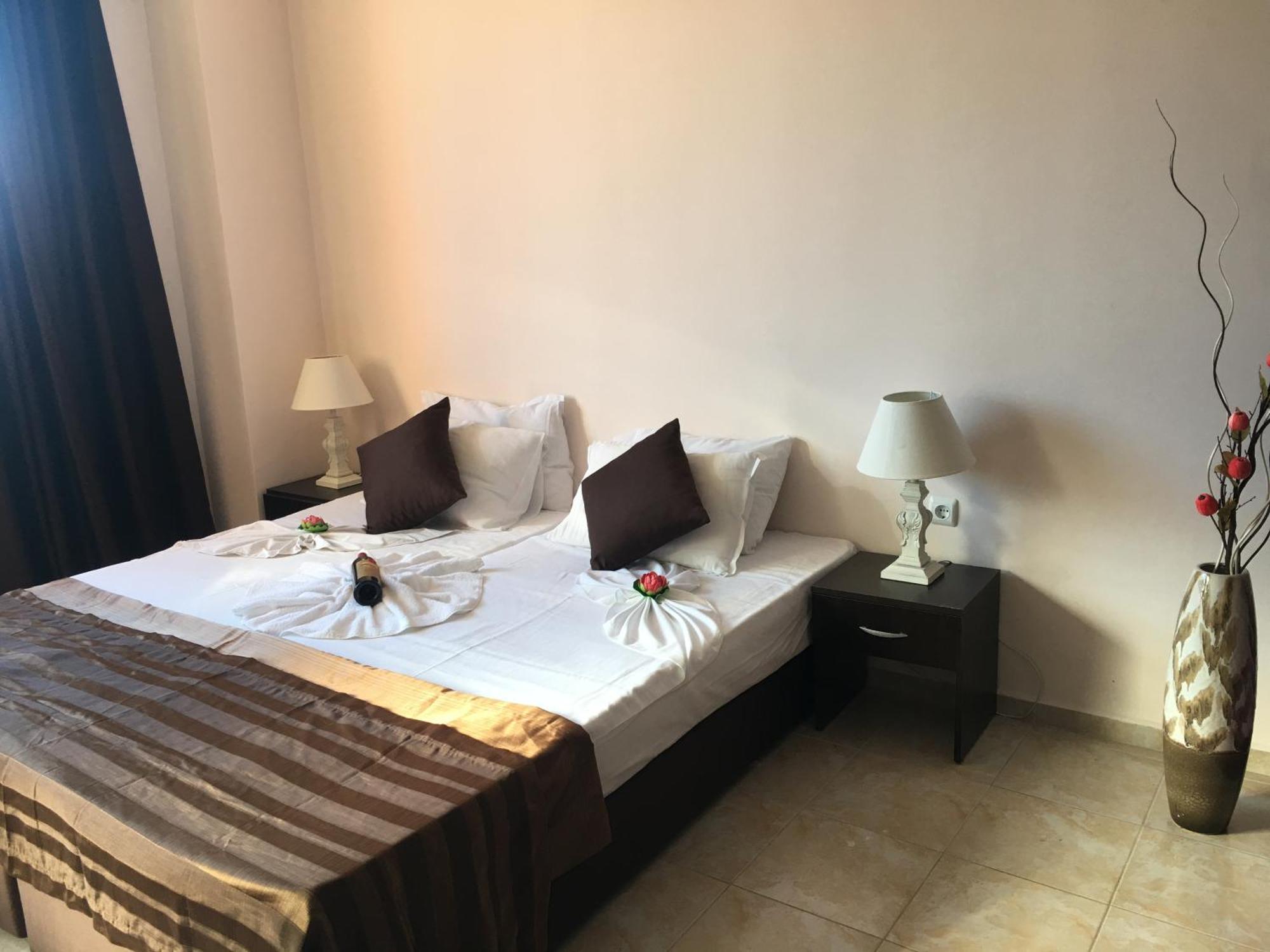 Salt Lake Aparthotel Pomorie Kültér fotó
